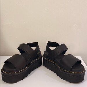 Dr. Martens Voss Quad Leather Strap Platform Sandals. Size 7